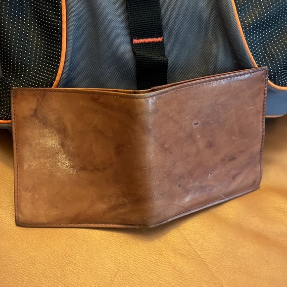 BRIGHTON VINTAGE DISTRESSED MENS LEATHER BILLFOLD - Picture 6 of 9